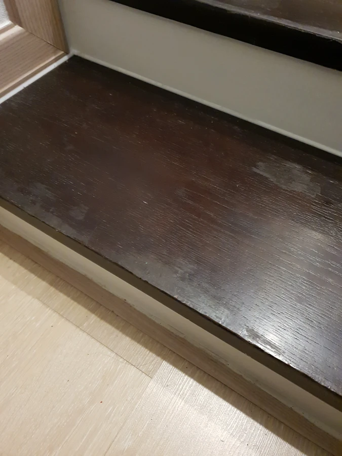 파주 헤르만하우스 복층계단수리 전 표면 스크래치